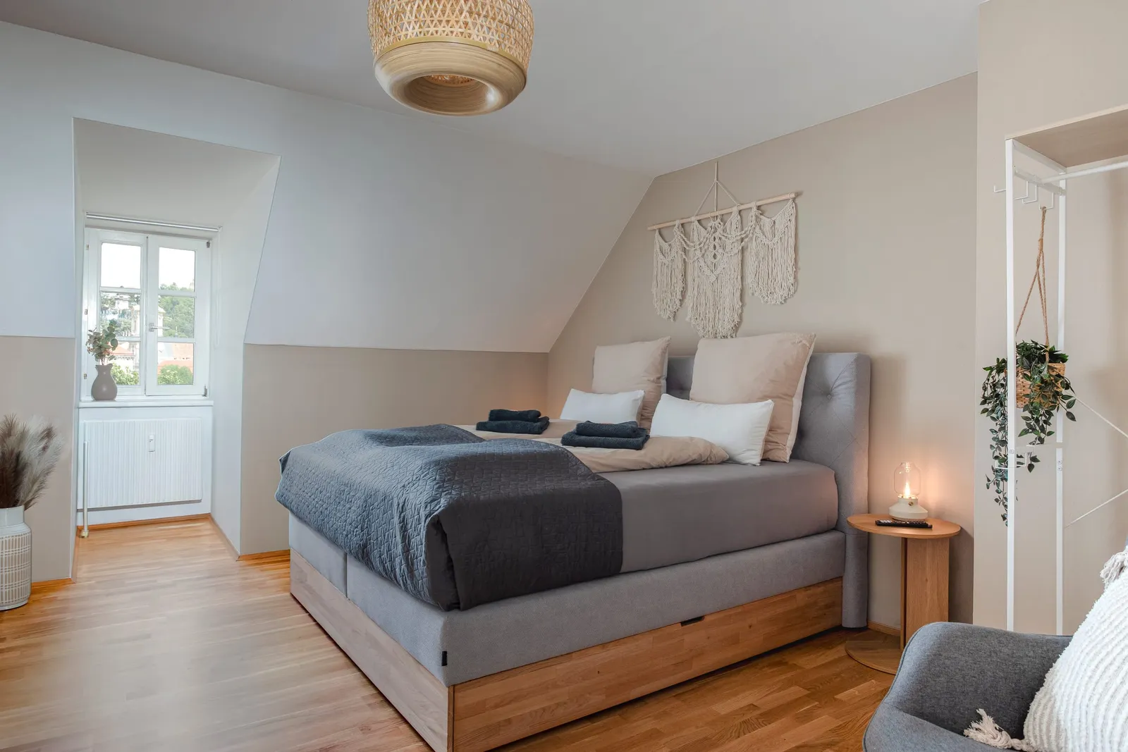 Schlossberg Panorama Studio - HERO HOMES